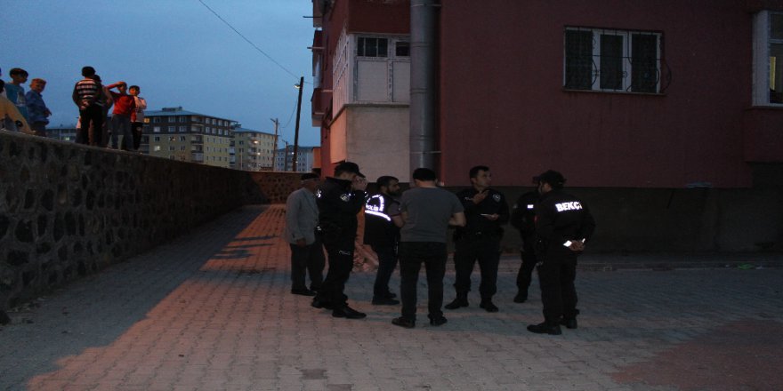 2 Yaşındaki Çocuk Dördüncü Kattan Düştü
