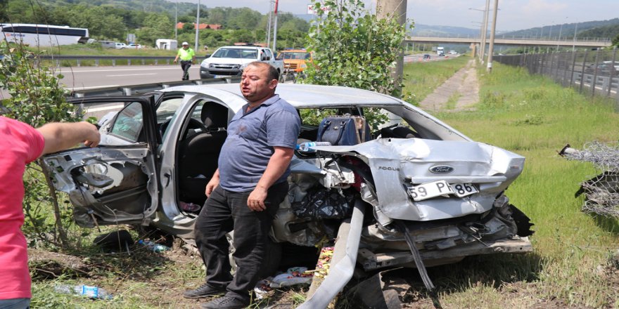 Boluâda, TEM otoyolunda bariyerlere Ã§arparak hurdaya dÃ¶nen otomobildeki aynÄ± aileden 2 Ã§ocuk Ã¶ldÃ¼, 2âsi Ã§ocuk 5 kiÅi yaralandÄ±. Olay yerinde hayatÄ±nÄ± kaybeden kÃ¼Ã§Ã¼k Ã§ocuÄun babasÄ± uzun sÃ¼re oÄlunun yanÄ±ndan ayrÄ±lamadÄ±. ile ilgili gÃ¶rsel sonucu