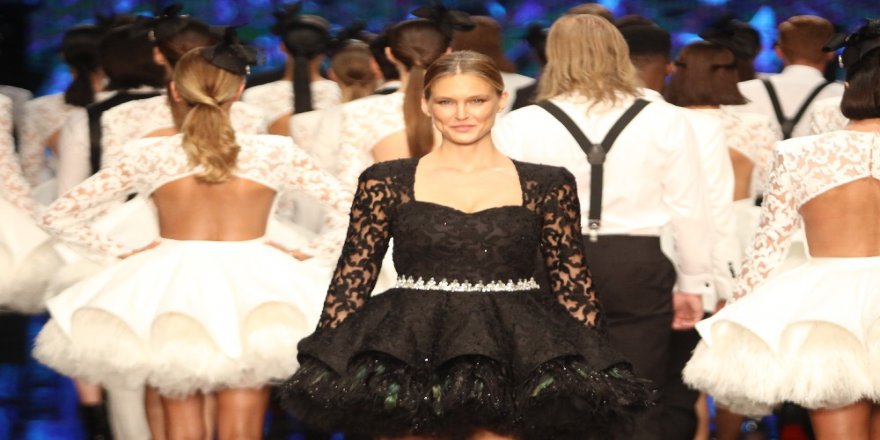 Bar Refaeli Antalya’da Podyuma Çıktı