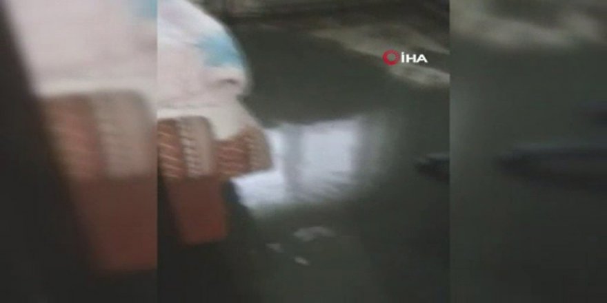 Şiddetli Yağış Sonrası Kanalizasyon Suları Evini Bastı