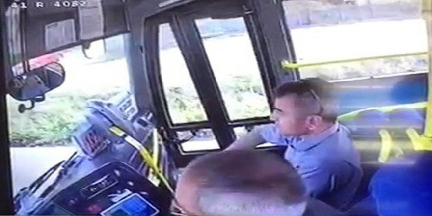 Kocaeli'nde Halk Otobüsü Şoförü Direksiyonda Öldü