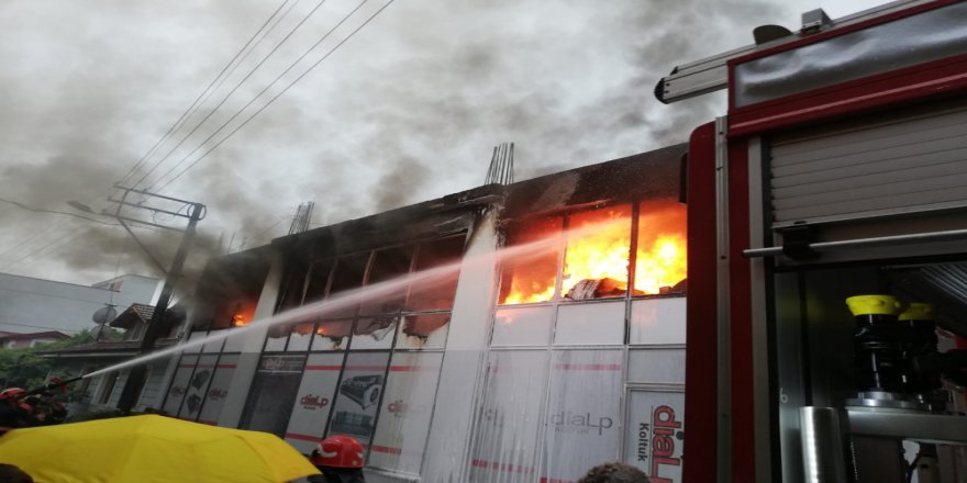 Sakarya’da İş Yerinde Yıldırım Dehşeti 1 Ağır Yaralı