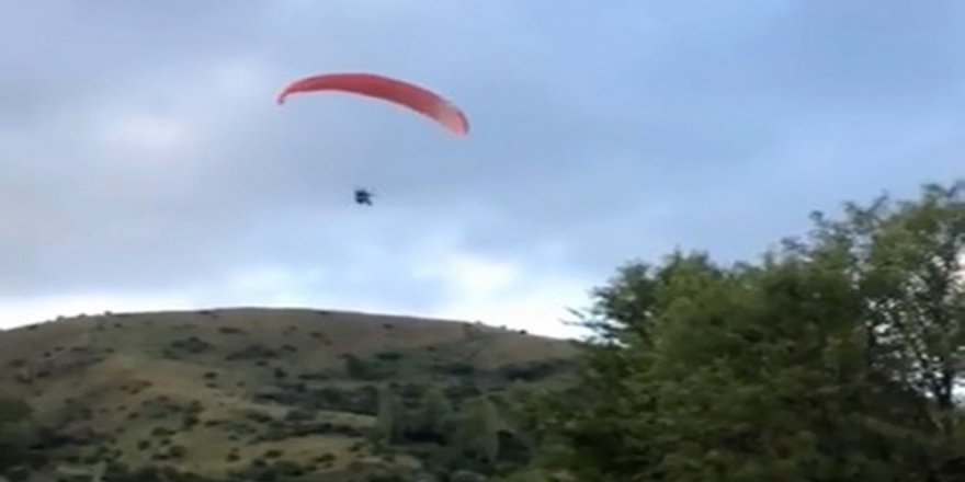 Havadaki Paraşütçüyü Gören Gençlerin Şiveli Konuşmaları Güldürdü