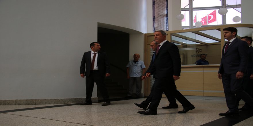 Bakan Akar, Bahçeli İle Görüşmek İçin Mhp’de