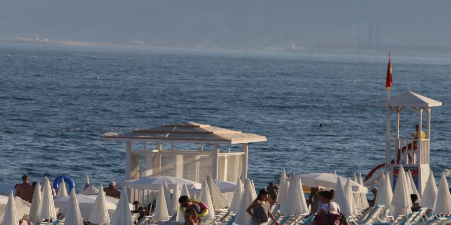 Konyaaltı Sahili’nde Mavi Bayrak Gerilimi