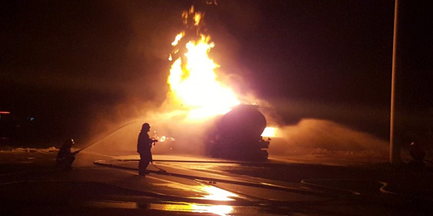 Kimyasal Yüklü Tanker Alev Alev Yandı: 3 Yaralı