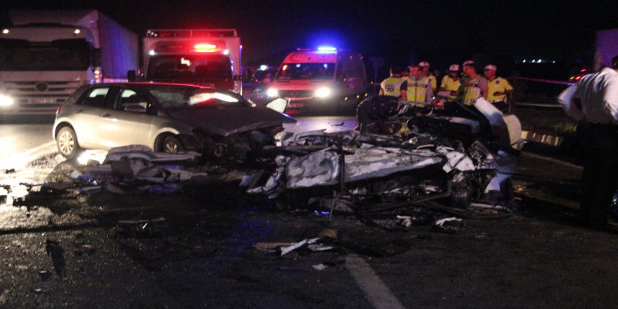 İzmir'de Feci kaza 3 Ölü 1 Yaralı