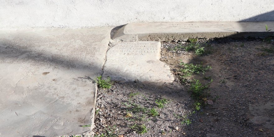 Kapadokya’da 2 Bin Yıllık Mezar Taşı Bulundu