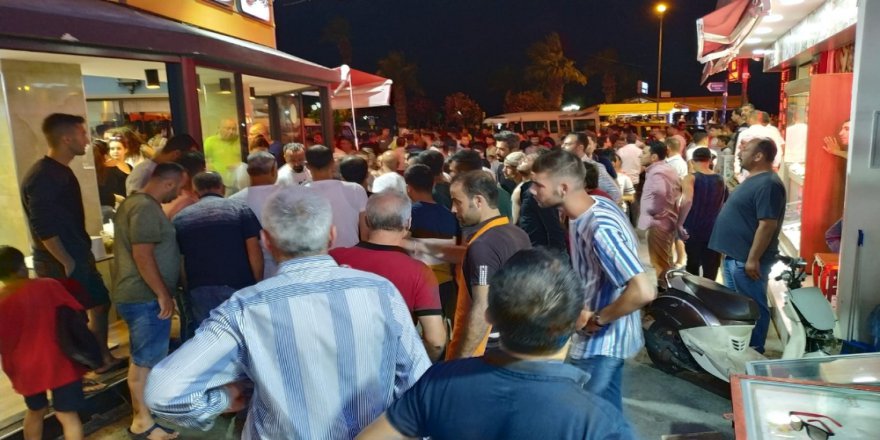 Kuşadası'nda Dönerciye Silahlı Saldırı Kamerada