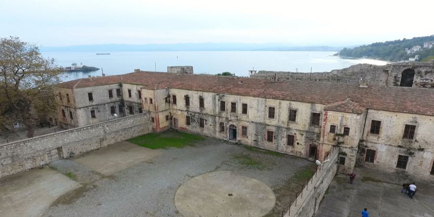 Ümit Besen Ve Pamela Tarihi Sinop Cezaevinde Sahneye Çıkacak