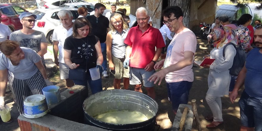 Alman Turistler Geleneksel Zeytinyağı Sabunu Yapmayı Öğrendiler
