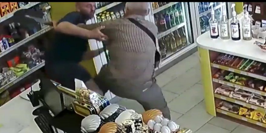 Yaşlı Adam Eline Aldığı Kürekle Kadını Tecavüzden Kurtardı