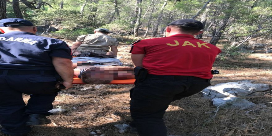 Ormanda Kaybolup Kayalıklardan Düşen Alzaymır Hastasını Jandarma Kurtardı