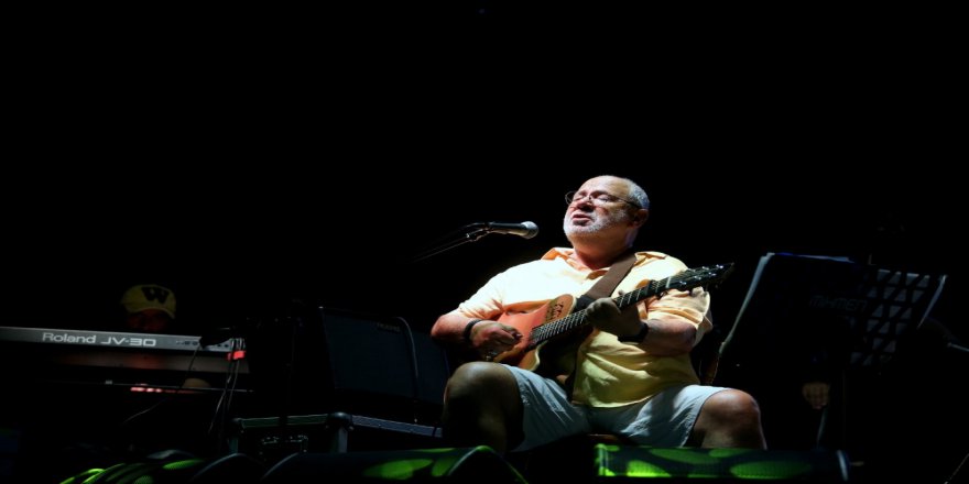 Bülent Ortaçgil Sevenleriyle Buluştu