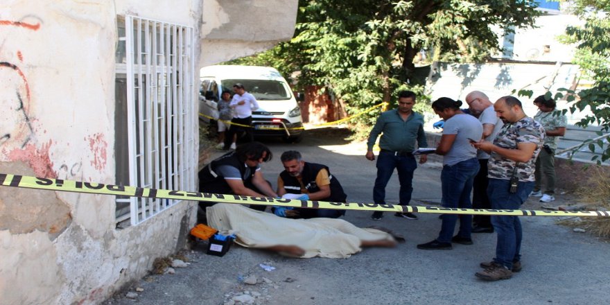 Antalya'da Ölüm Sokakta Yakaladı
