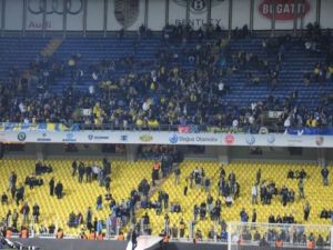 Kadıköy'de 'yönetim istifa' tezahüratları