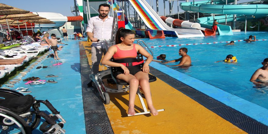 Babasıyla Sırt Sırta Verip Yerli Ve Milli Engelli Asansörü Yaptı