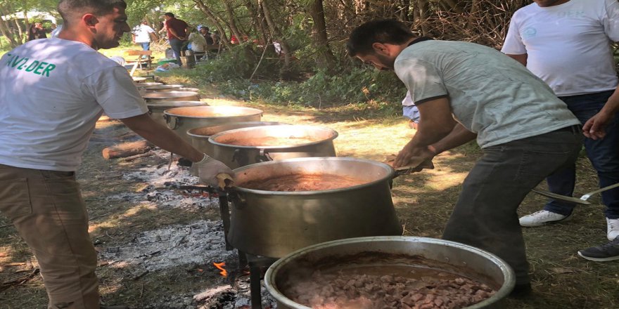 1 Ton 200 Kilogram Et, Kavurma Yapılıp İkram Edildi