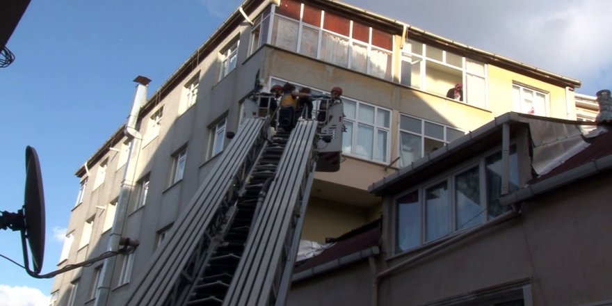 Oğluyla Kavga Ederken 5. Kattan Yan Binanın Çatısına Düştü