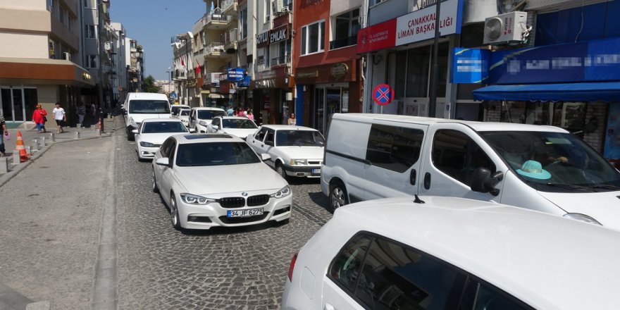 Çanakkale İskelesinde Yoğunluk Devam Ediyor