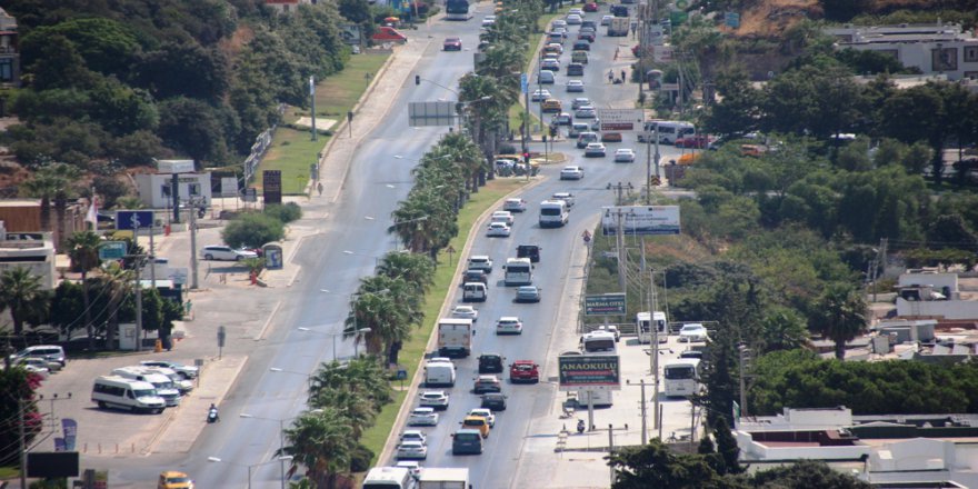 Tatilciler Dönüşe Geçti, 6 Kilometrelik Yol 1 Saate Çıktı