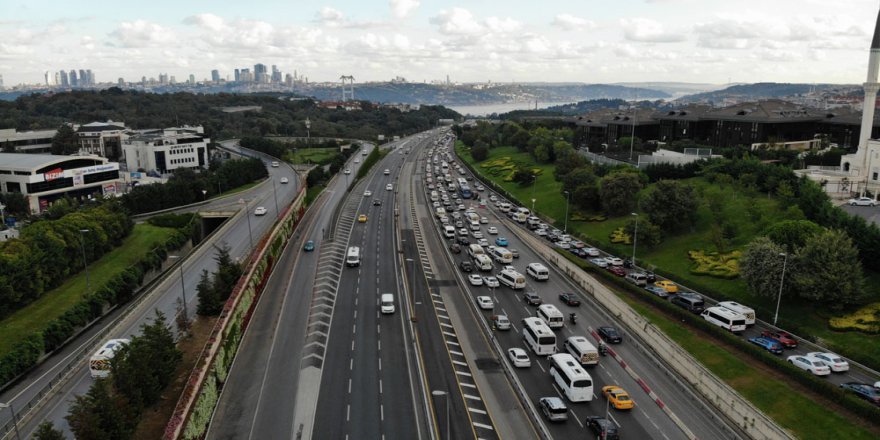 İstanbul’da Tatil Dönüşü Trafik Havadan Görüntülendi