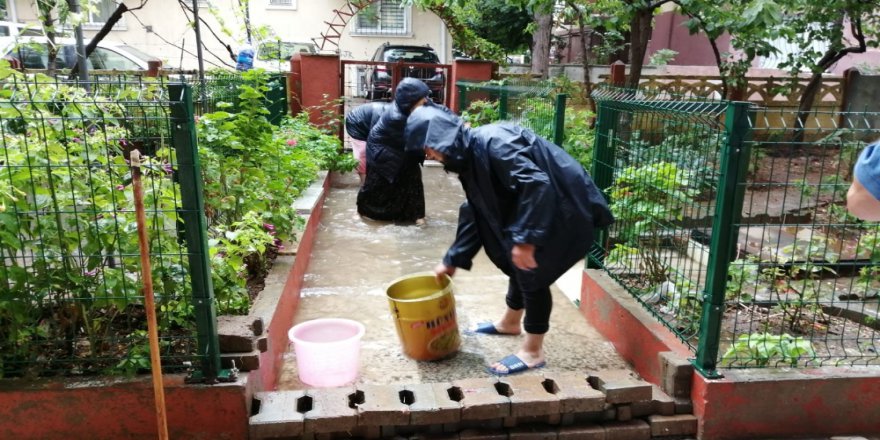 Anadolu Yakasında Yağmur Başladı