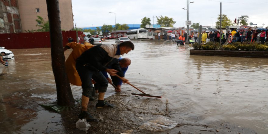 Markette Alışveriş Yaparken Sular İçinde Kaldılar