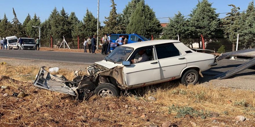 Otomobil İle Minibüs Çarpıştı: 12 Yaralı