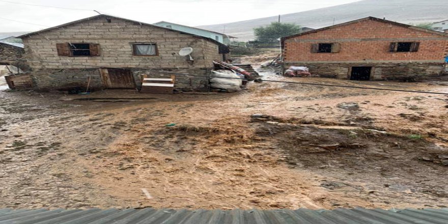 Gümüşhane’de Şiddetli Yağış Ve Dolu Sele Sebep Oldu