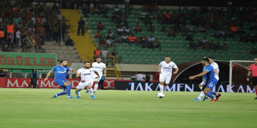 Süper Lig: Alanyaspor: 1 - Kasımpaşa: 1 (İlk Yarı)