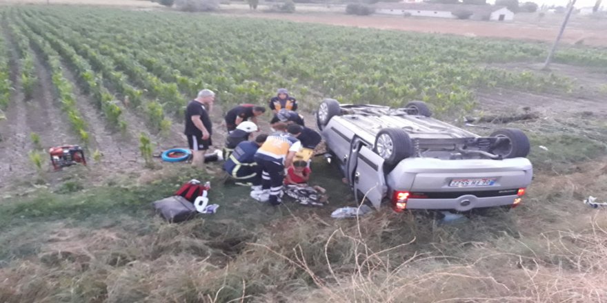 Hafif Ticari Araç Şarampole Devrildi: 5 Yaralı