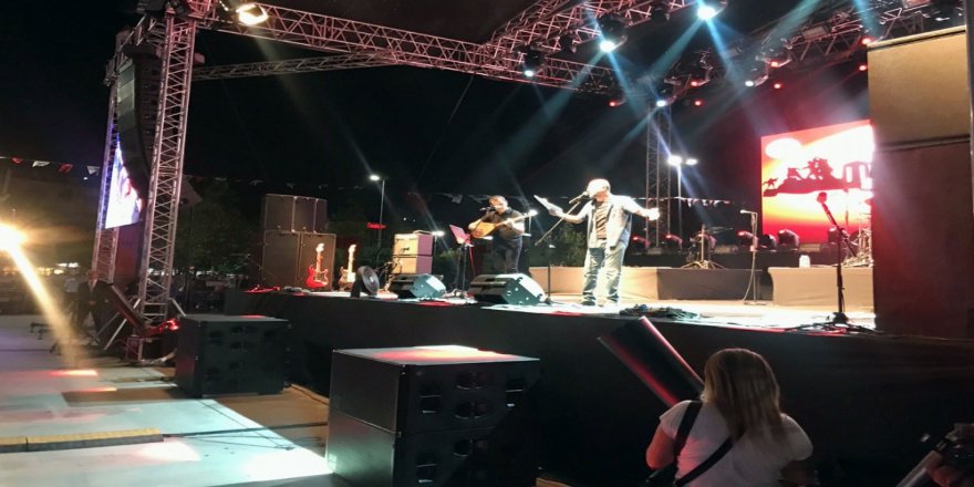 Kartallılar Zafer Bayramını Teoman’la Kutladı