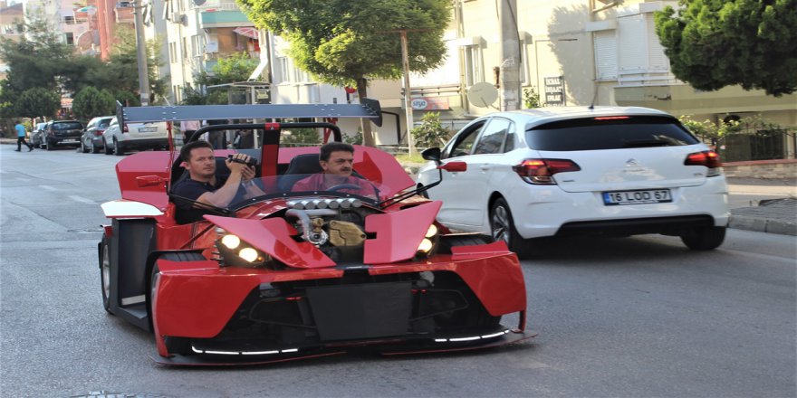 Bursalı Emekli Tamircinin Evinde Yaptığı Otomobili Gören Şok Oluyor
