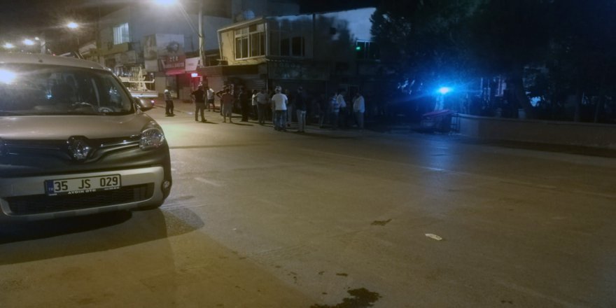 İzmir'de Giden Araca Ateş Açıldı