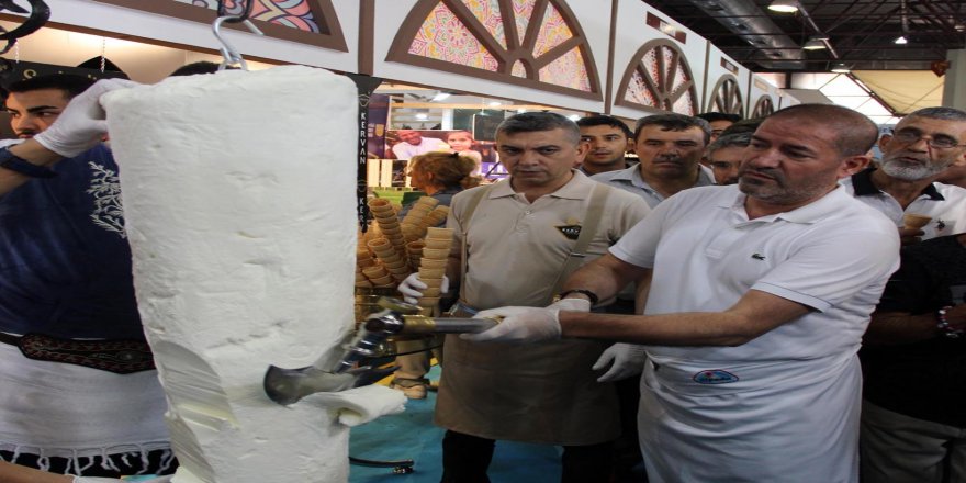 İzmir’de 20 Dakikada 250 Kilo Dondurma Tükendi