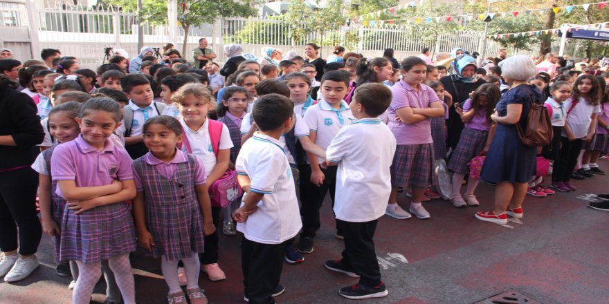 İstanbul’da 2 Milyon 800 Bin Öğrenci Ders Başı Yaptı