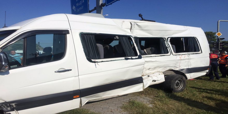Muğla'da Öğrenciler Kaza Geçirdi