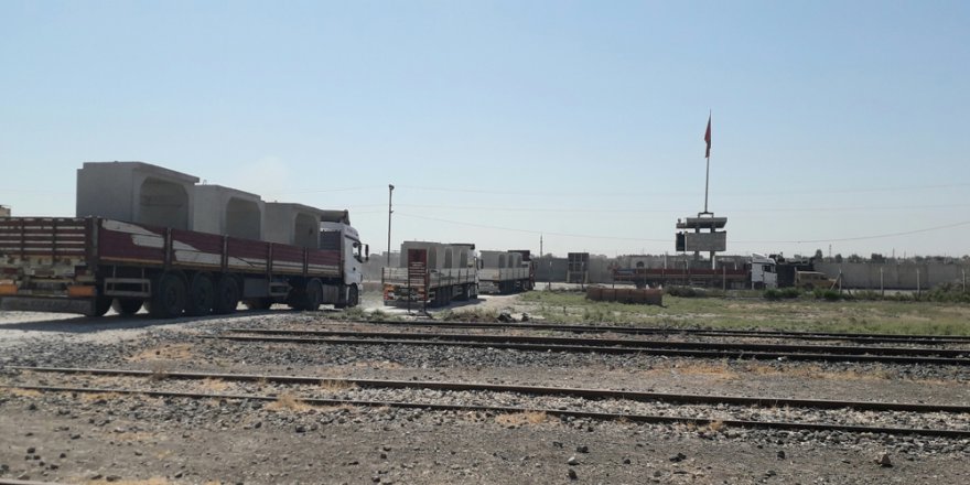 Sınıra Beton Blok Sevkıyatı Yapıldı