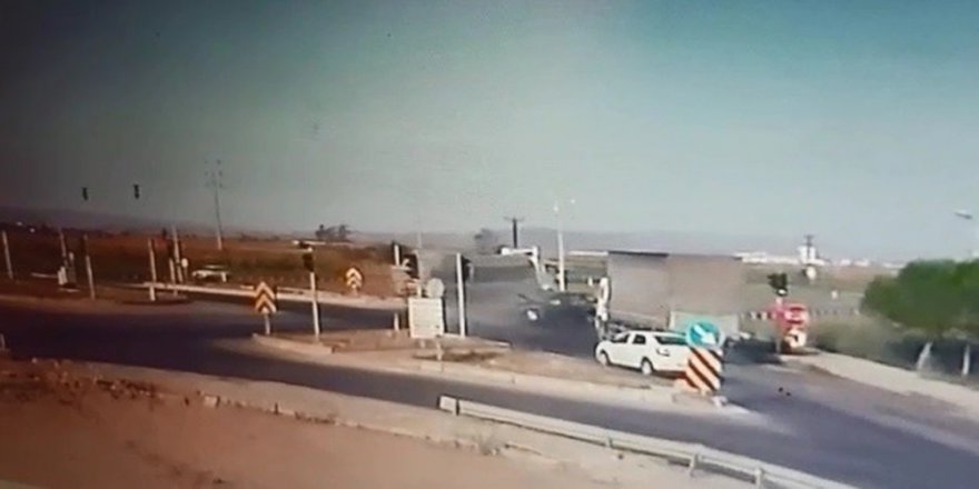 4 Kişinin Yaralandığı Feci Kaza Kamerada