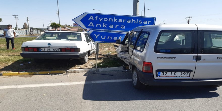 Konya’da Otomobille Hafif Ticari Araç Çarpıştı: 7 Yaralı