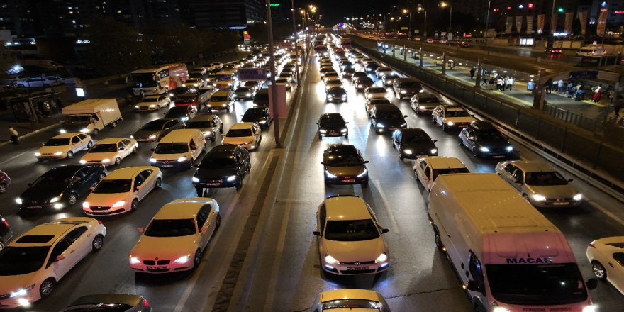 E-5’te Zincirleme Kaza: Trafik Kilitlendi