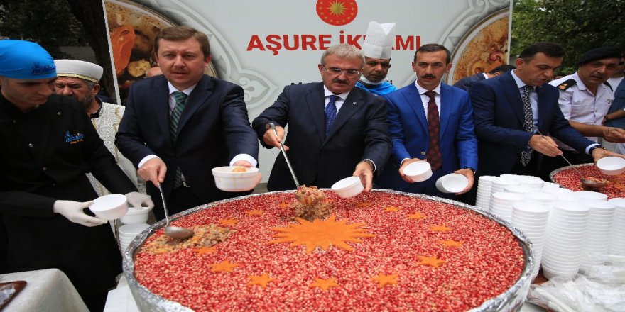 Antalya’da Cumhurbaşkanlığından Aşure İkramı
