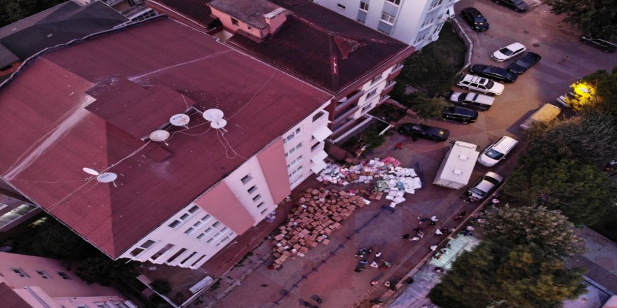 Maltepe’de Kolonlarında Çatlak Olan Bina Mühürlendi