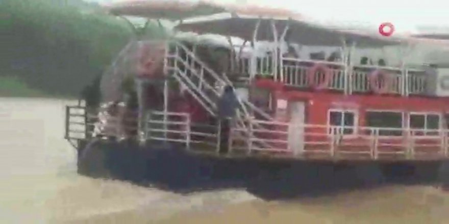 Hindistan’da Gezi Teknesi Alabora Oldu: 12 Ölü, 35 Kayıp