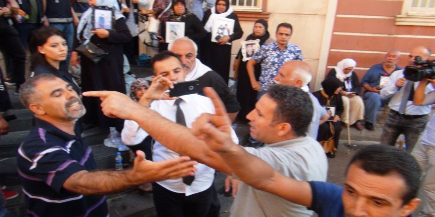 Hdp İl Binası Battaniye Gerginliği Ortalığı Karıştırdı