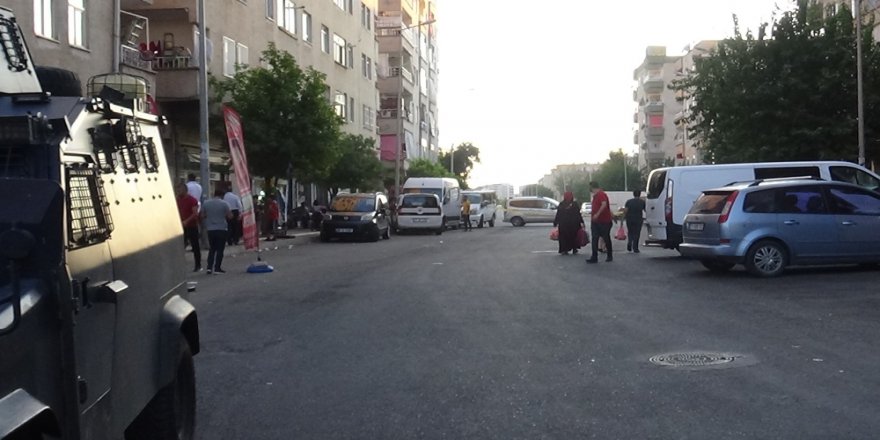 Diyarbakır’da 11 Yaşındaki Kız Çocuğunu Taciz İddiası Mahalleyi Karıştırdı: 2 Yaralı