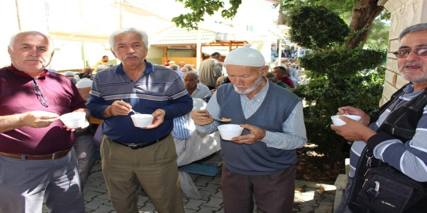 Kemer, Elmalı Ve İbradı’da Vatandaşlara Aşure İkram Edildi