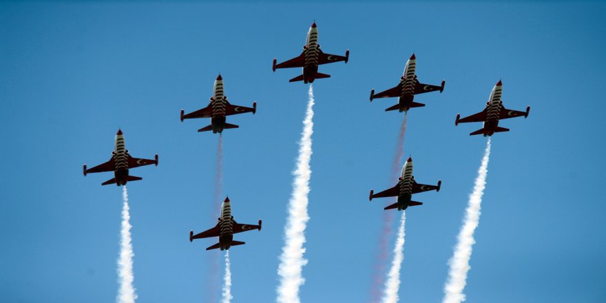 Türk Yıldızları’ndan Teknofest’te Gösteri Şovu