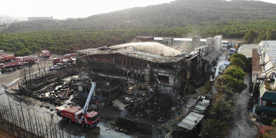Tuzla’da Yanan Fabrikadaki Hasar Havadan Görüntülendi